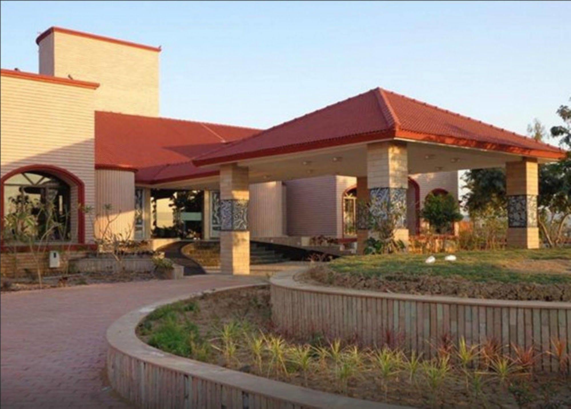 Regenta Resort Bhuj By Royal Orchid Hotels Limited Екстериор снимка